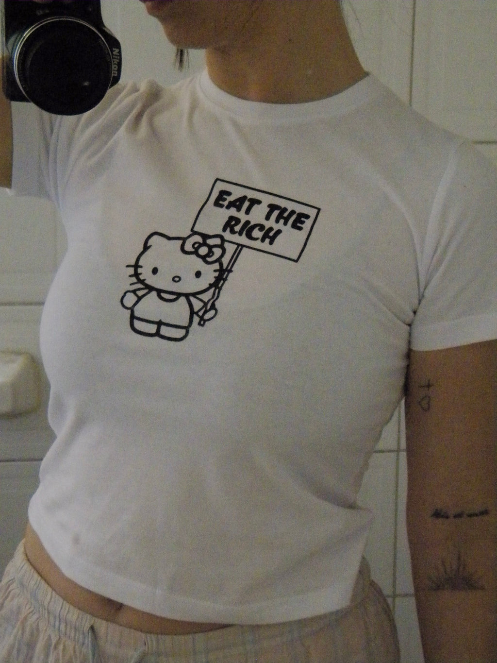 Polera ''Hello Kitty eat''