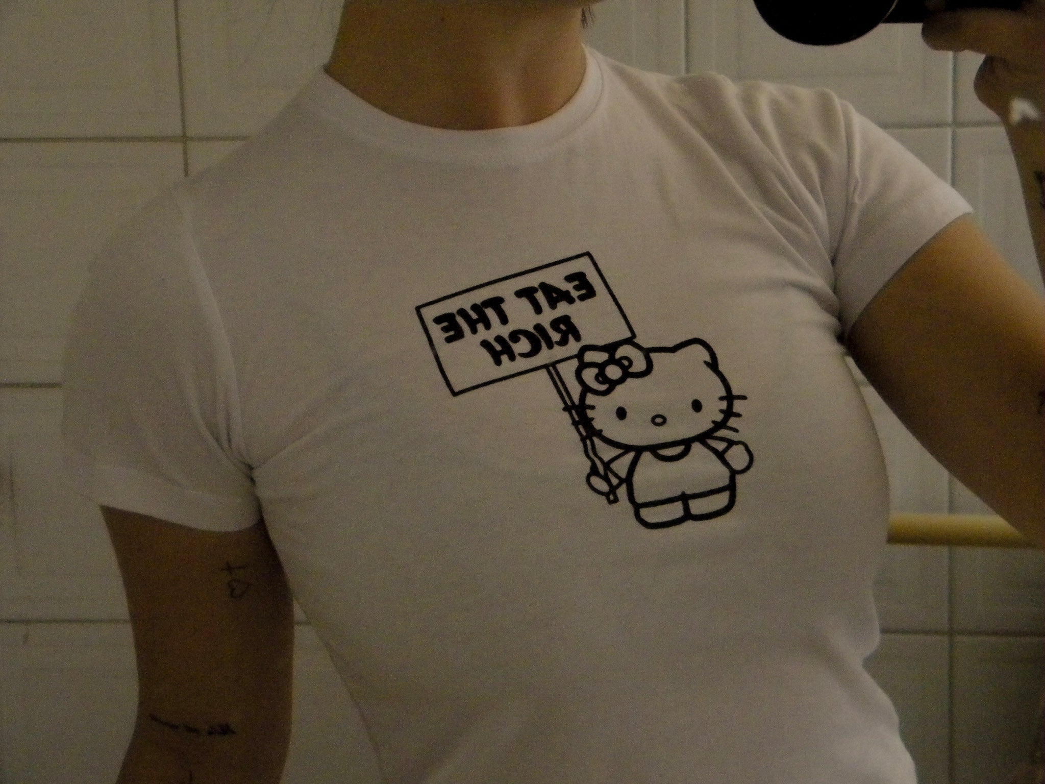 Polera ''Hello Kitty eat''